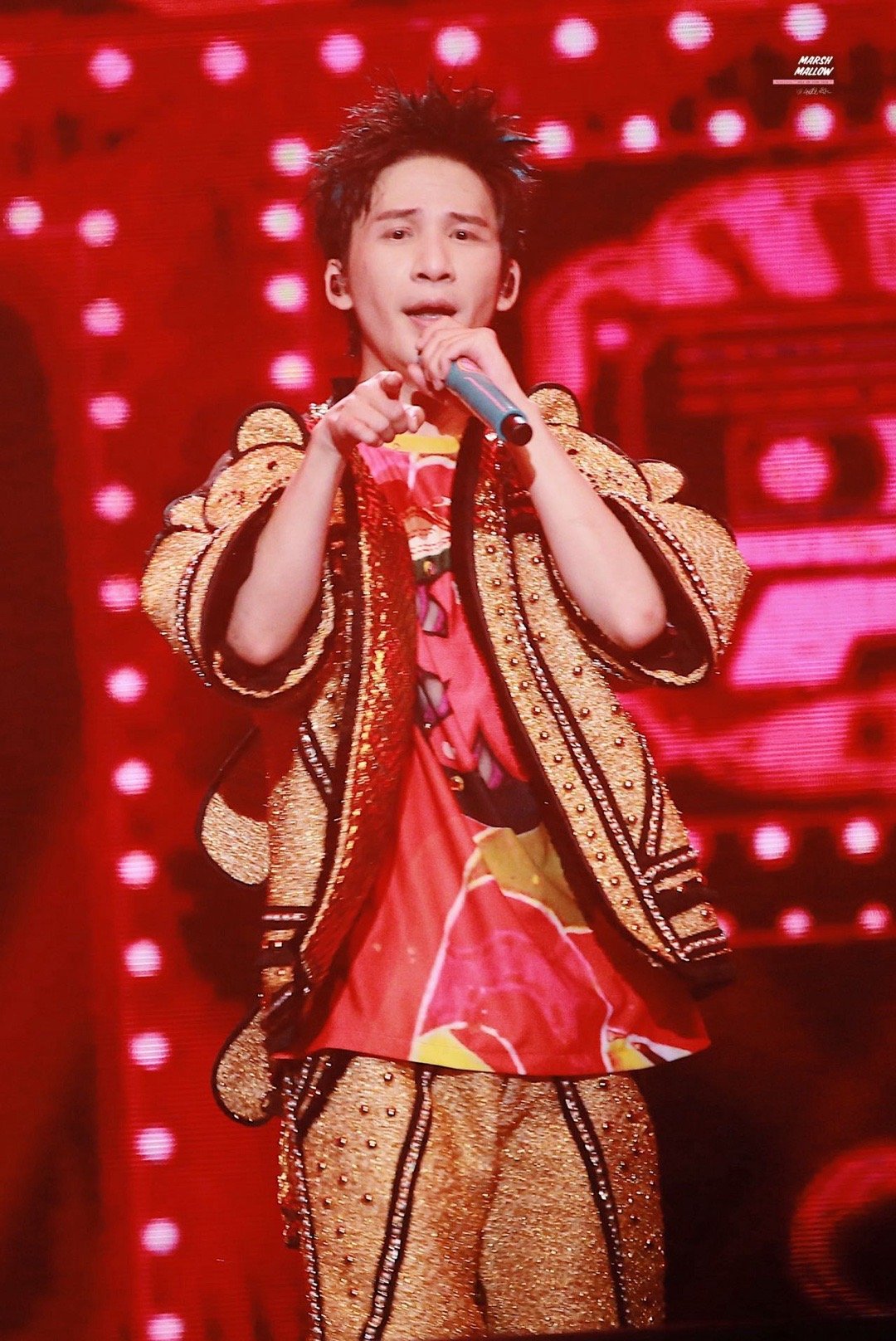 魔力歌鼻祖大张伟来给内娱上课了魔力歌先生 “炫我魔力色，唱我魔力歌”——大张伟新