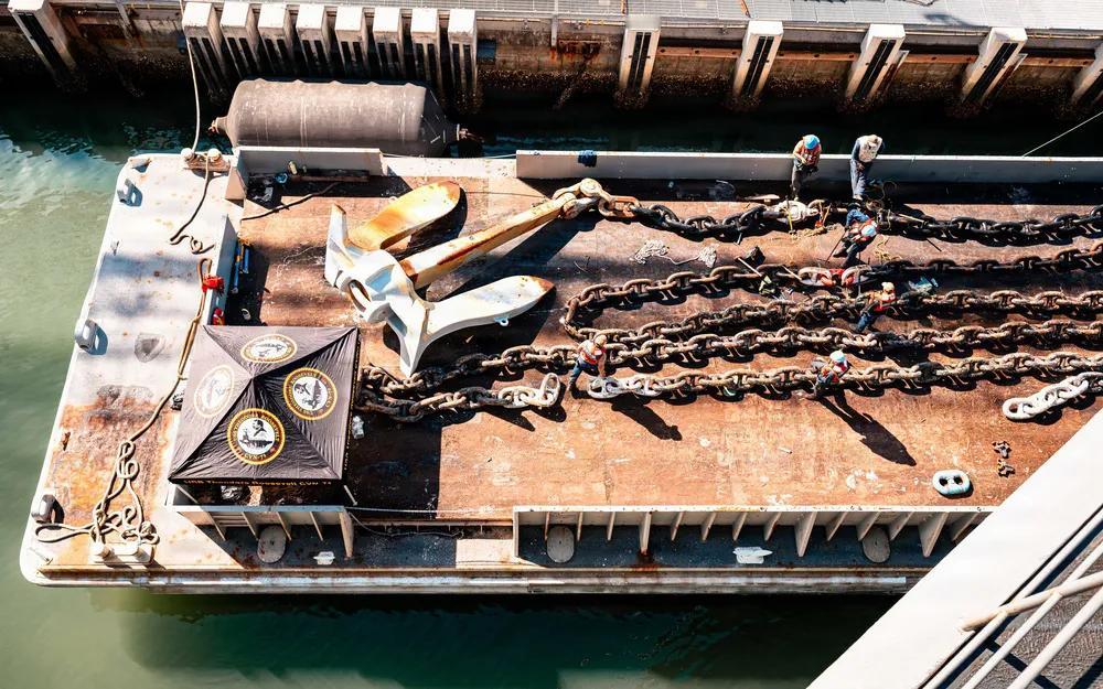 2026年2月12日，圣地亚哥海军基地——美国海军水手正在尼米兹级航母西奥多·罗