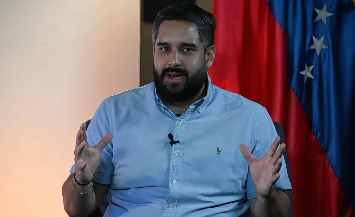 果然是虎父无犬子！
 
面对如此危局，马杜罗之子尼古拉斯毫不犹豫站出来，以极大的