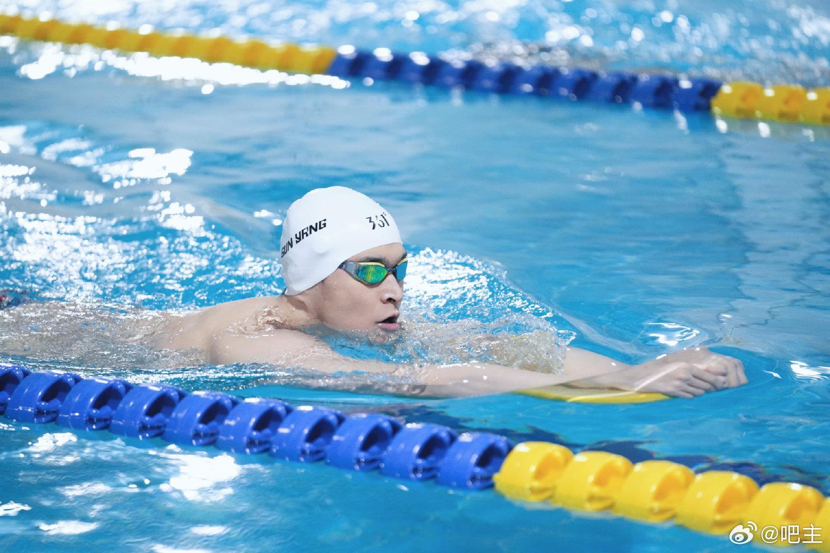 孙杨泳池里走出的传奇接力赛场火力全开，4×100、4×200自由泳拼尽全力拉开差