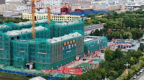 佳木斯大学抚远校区实现主体封顶

8日上午，祖国最东大学——佳木斯大学抚远校区顺