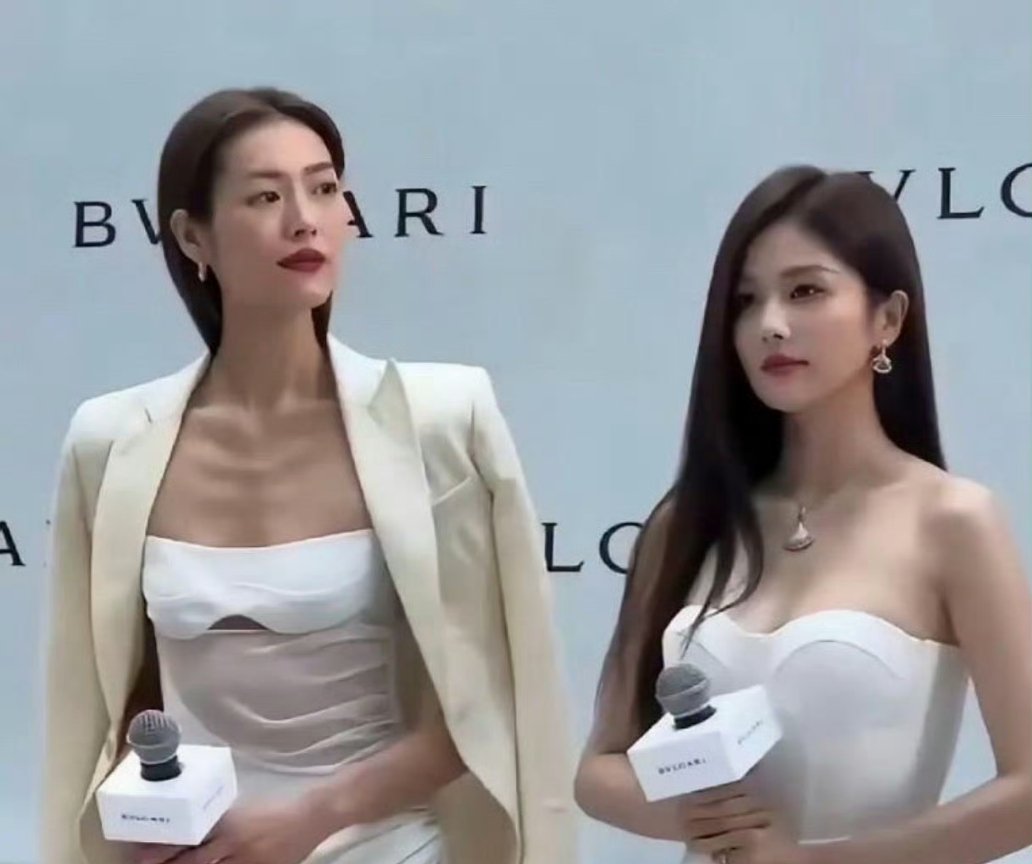 白鹿跟超模同框也不落下风，可能是因为刘雯太瘦了 ​​​