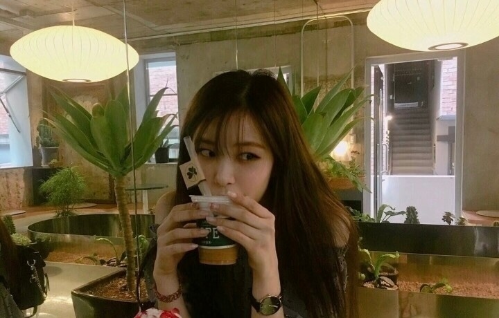 ROSÉ朴彩英亚女一 居然已经十年了吗… 