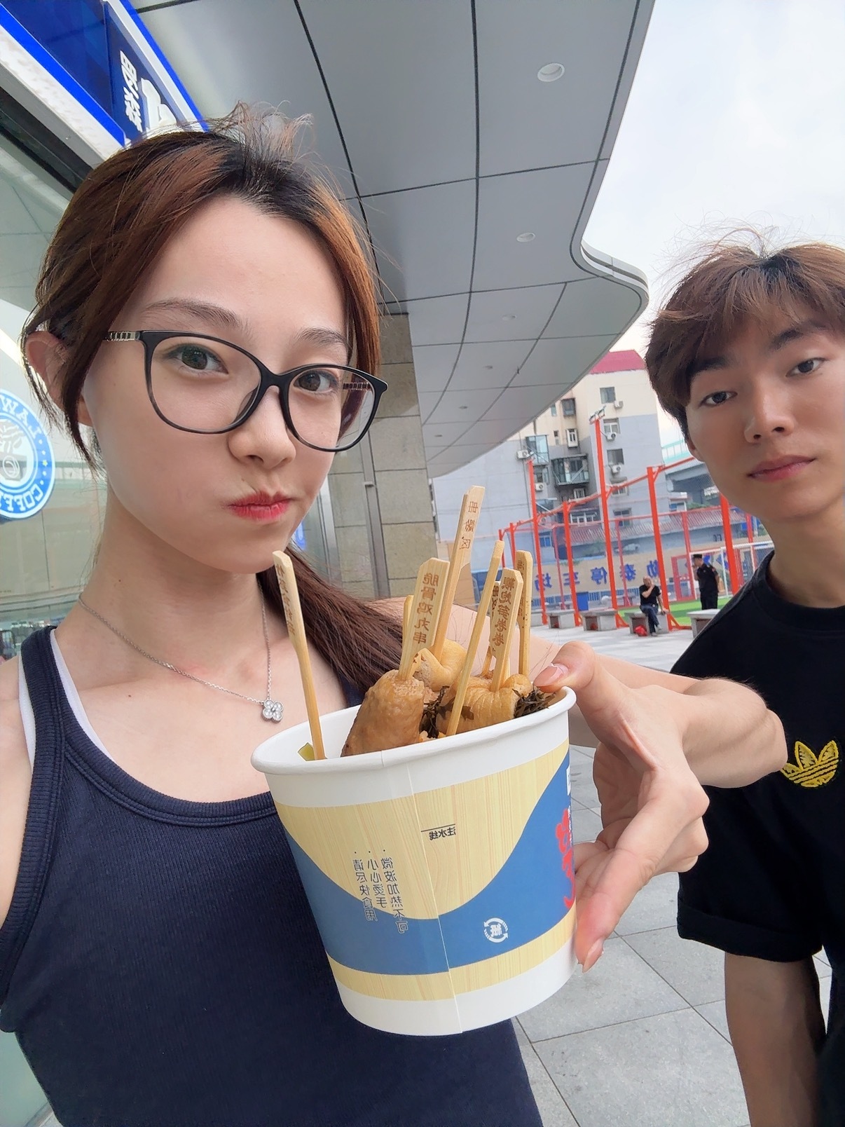 开开心心，如果你愿意听，我有很多话想说。胡麟鹏[超话] ​​​