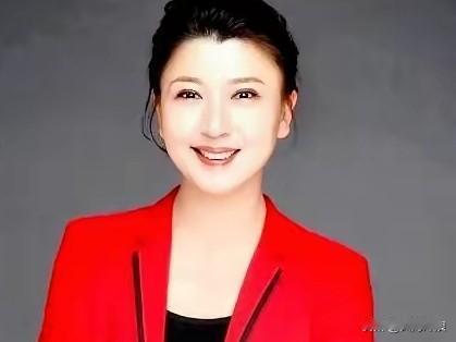 文艺评论家送给闫学晶
20个字
那20个字是
吃饭靠嘴
说唱靠嘴
直播靠嘴
赚钱