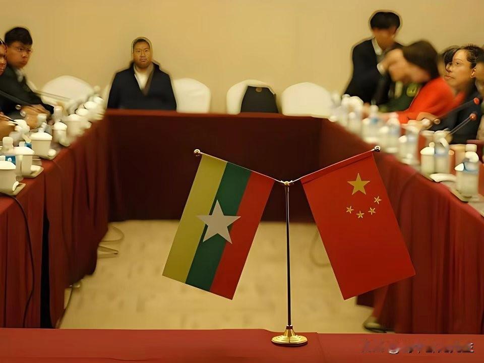 今天传来缅军与德昂军及中方代表在中国昆明市举行秘密会谈的最新消息。据缅甸媒体20