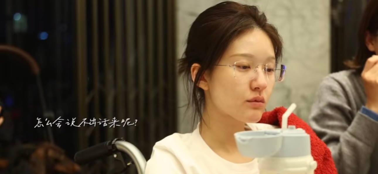 赵露思重生了  赵露思病发抽搐视频 赵露思在爱的滋养下，重生了！！对自己好一点呀