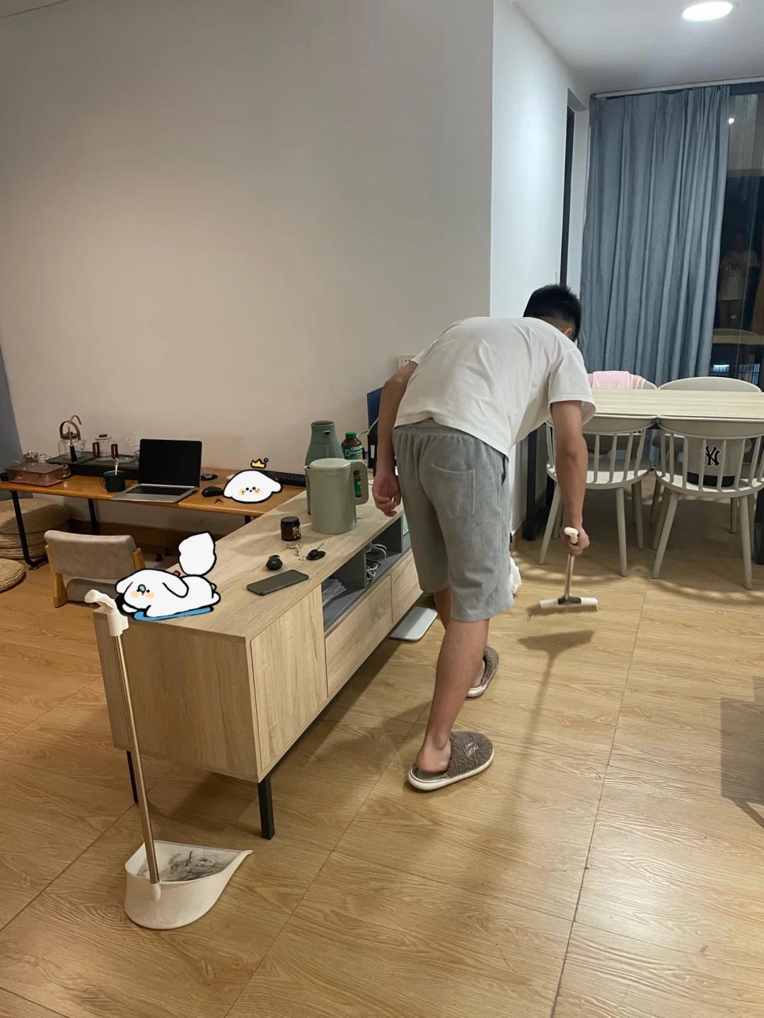 当"带饭按时回家"成为好男人标准：一场关于婚姻价值的集体误读

某社交平台热帖里