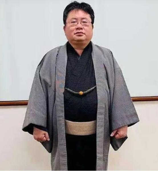 高市早苗疯狂反华，背后竟是两个中国败类在出谋划策？为高市早苗出谋划策的两个中国败