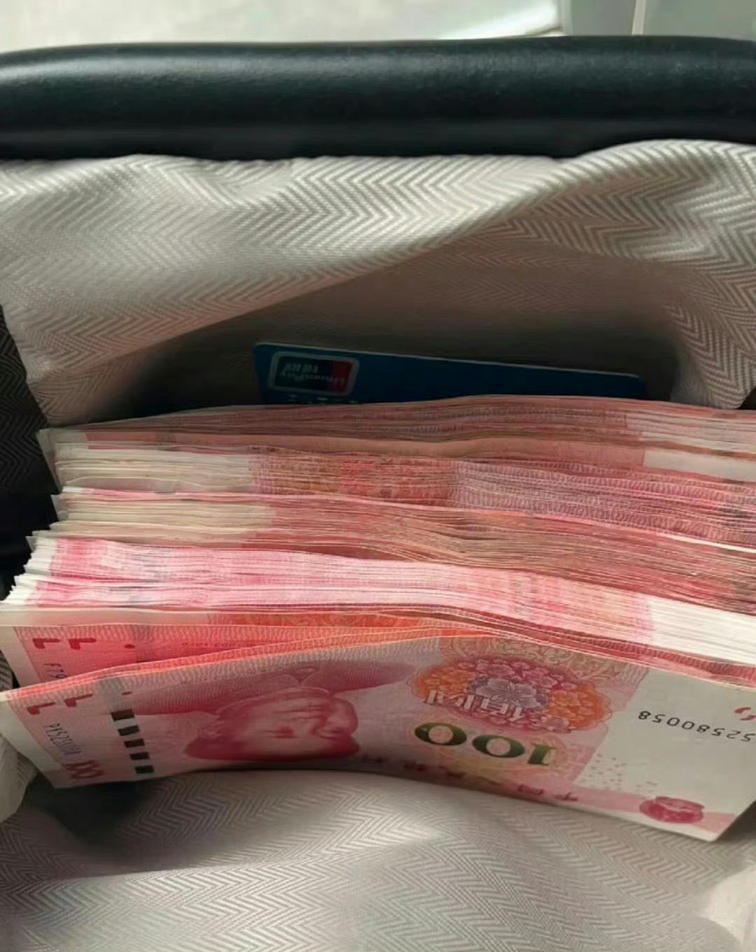 玄学。刷到莫无视十一月偏财运 
