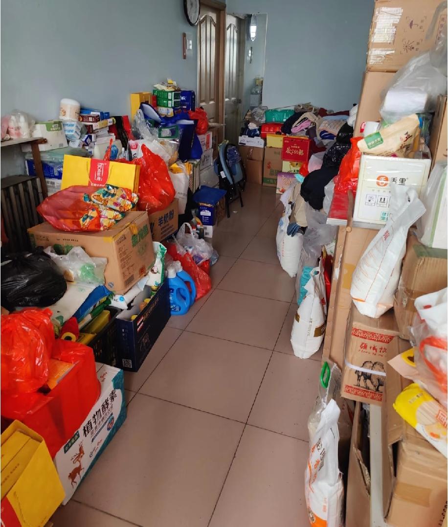 真希望能把那些骗老人买保健品的人好好治治，太气人了！这帮人专盯着老人的养老钱坑，