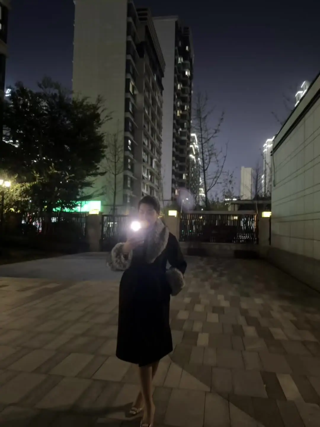 摄像头的另一面是你意想不到的奇怪的姿势