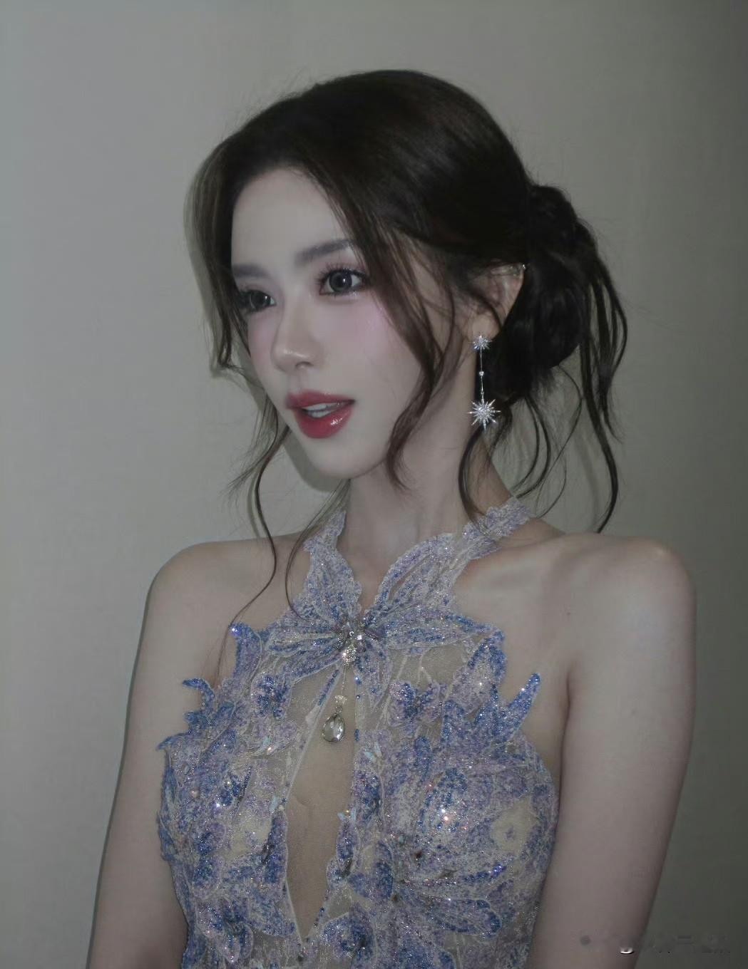 梦幻仙女风，闪耀蓝紫色礼服，优雅迷人！