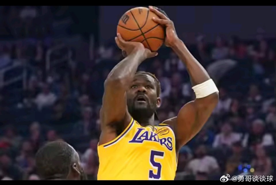 体育 2月28日讯 今日，湖人名宿拜伦·斯科特在参与《Give and Go》节