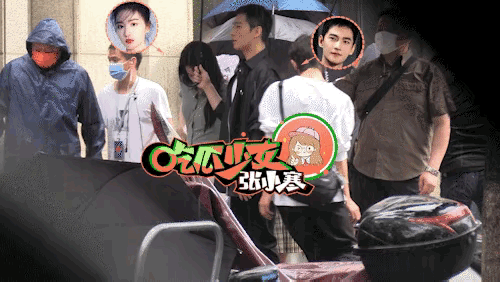 #杨洋片场给王楚然打伞#杨洋片场给王楚然打伞，她俩是真的在一起了吧？？？ ​​​