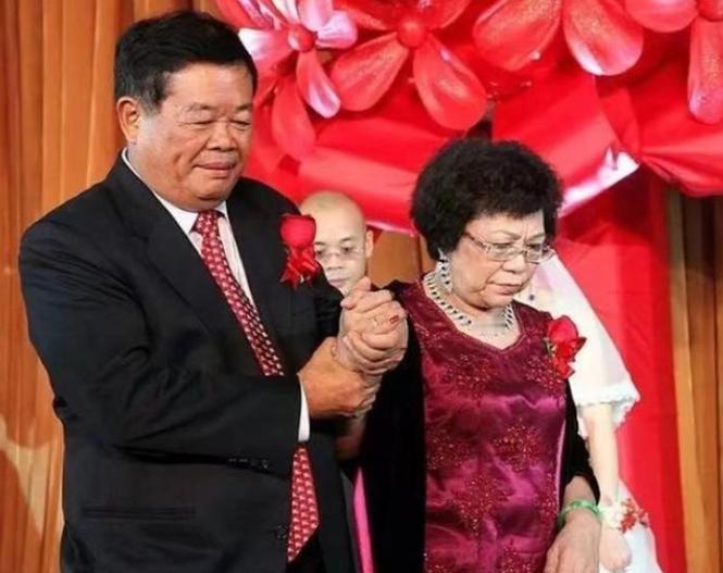 曹德旺将160亿财产全部转移到妻子名下，再三叮嘱：“亲爱的，爬进棺材之前，绝对不