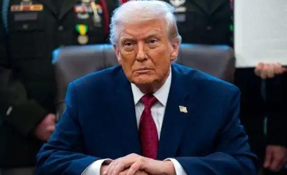 特朗普在今天上午10点发表全国讲话，网上都在传他可能宣布对委内瑞拉宣战。之前他喊