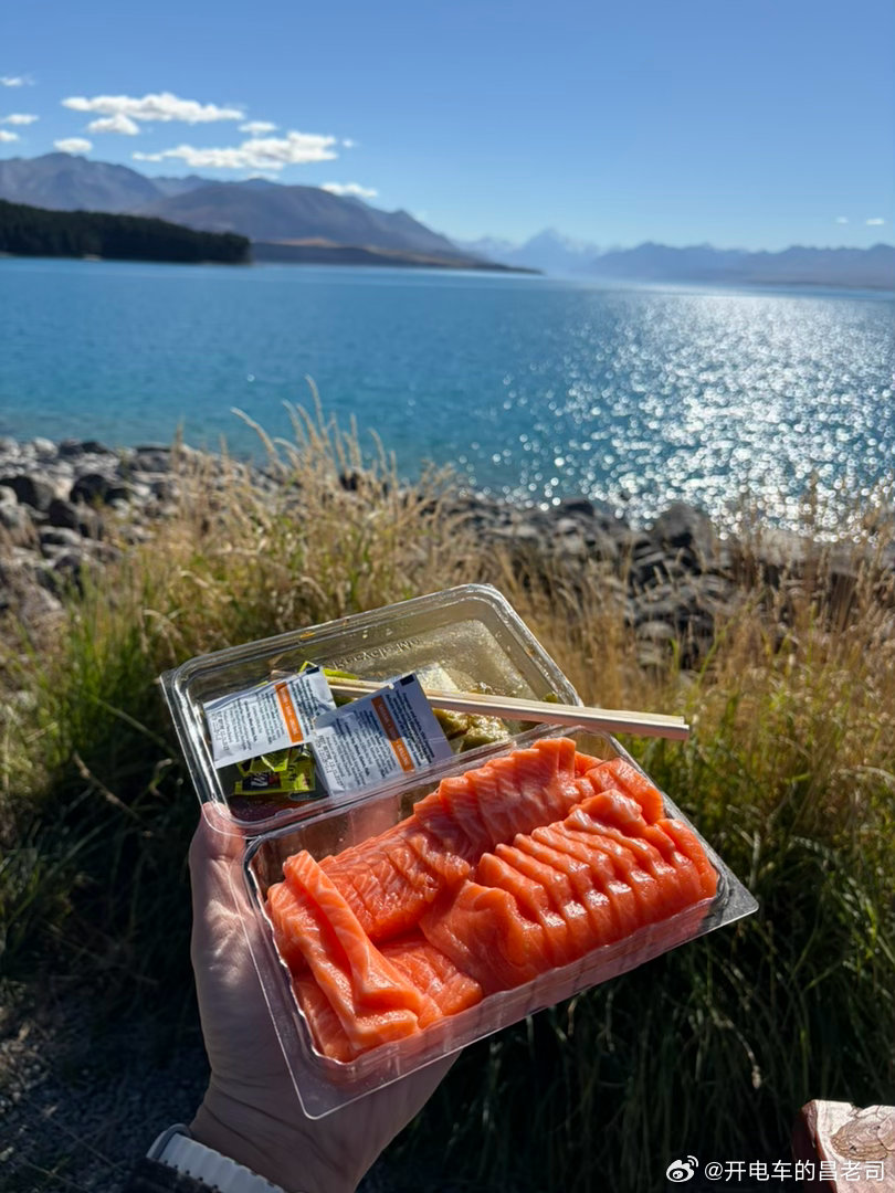 时差有五个小时，但还是按照国内时间过，凌晨三点才睡，说好一早看看特卡波湖日出的，