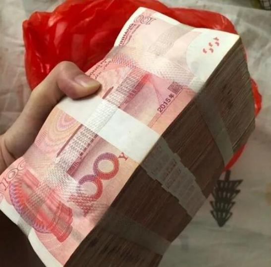 我婆婆说不帮我带孩子一次给我10万块钱，但是被我妈知道了硬要我先借给我舅舅，我真