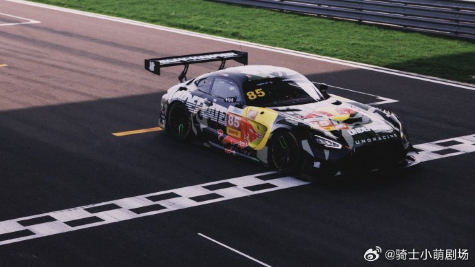 王一博稳中求进步步向前王一博在速度里找到了平衡王一博上午试车圆满完成，车队贴心防