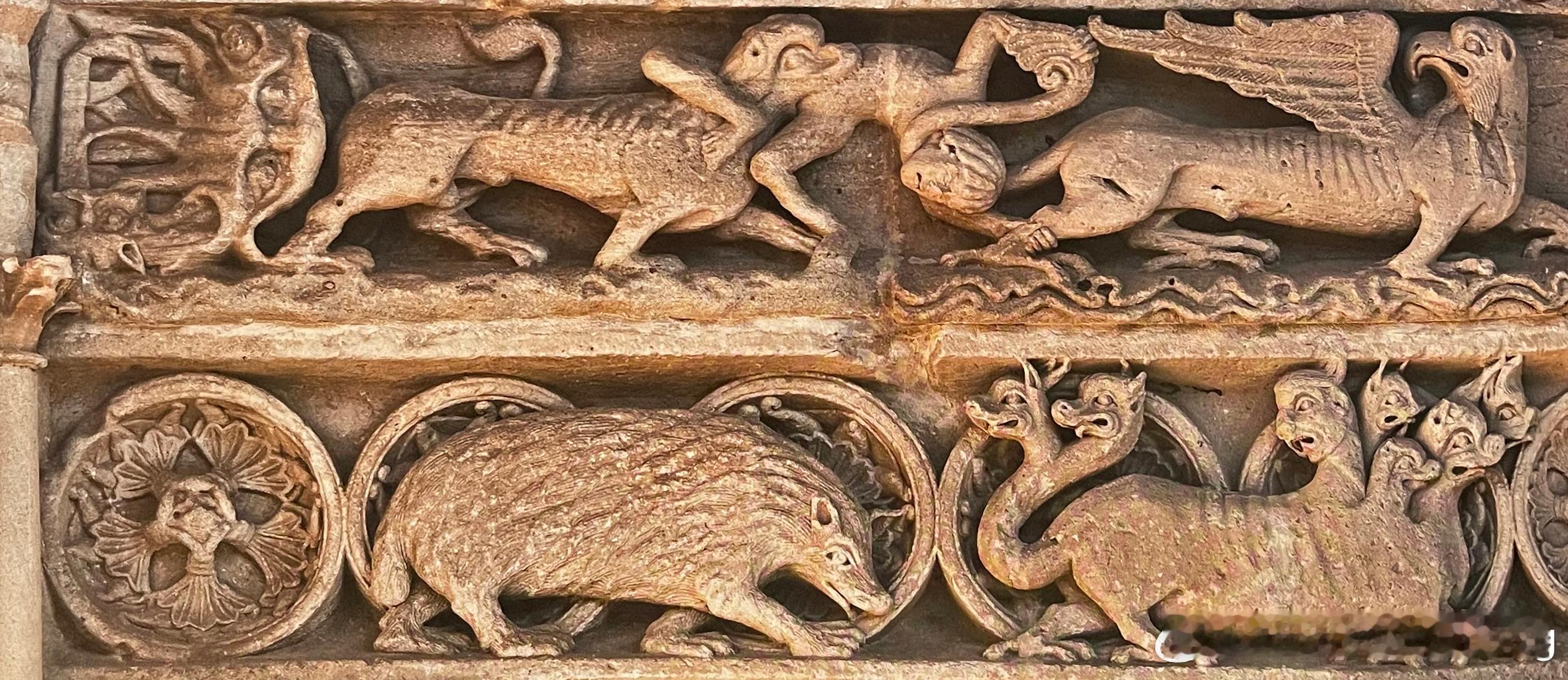 # 罗马式时期艺术  ROMANESQUE # 多尔多涅河畔的博利厄圣皮埃尔修道