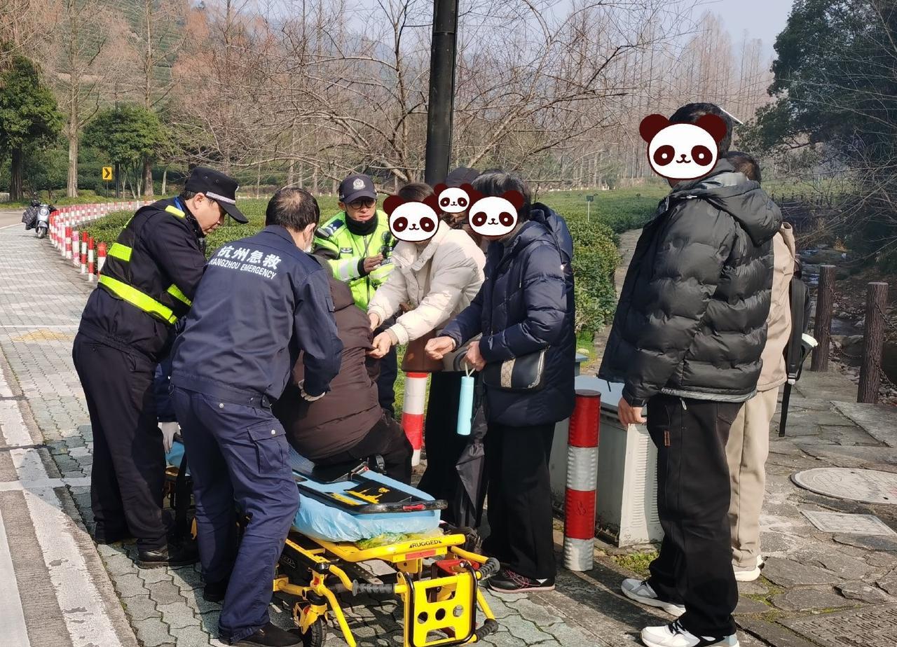 有困难找城管遇见美好杭州城管正能量（1726）【春节守护不打烊，景区执法暖心救助