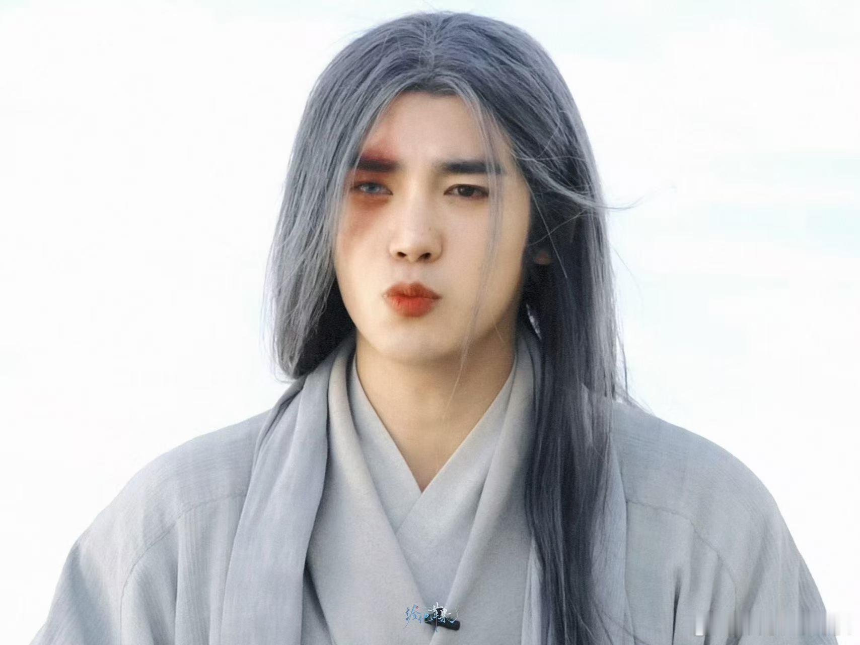 于适百米冲刺跳进河里这一下 看到于适扎进河里那一刻的笑容，突然就理解了他为什么能