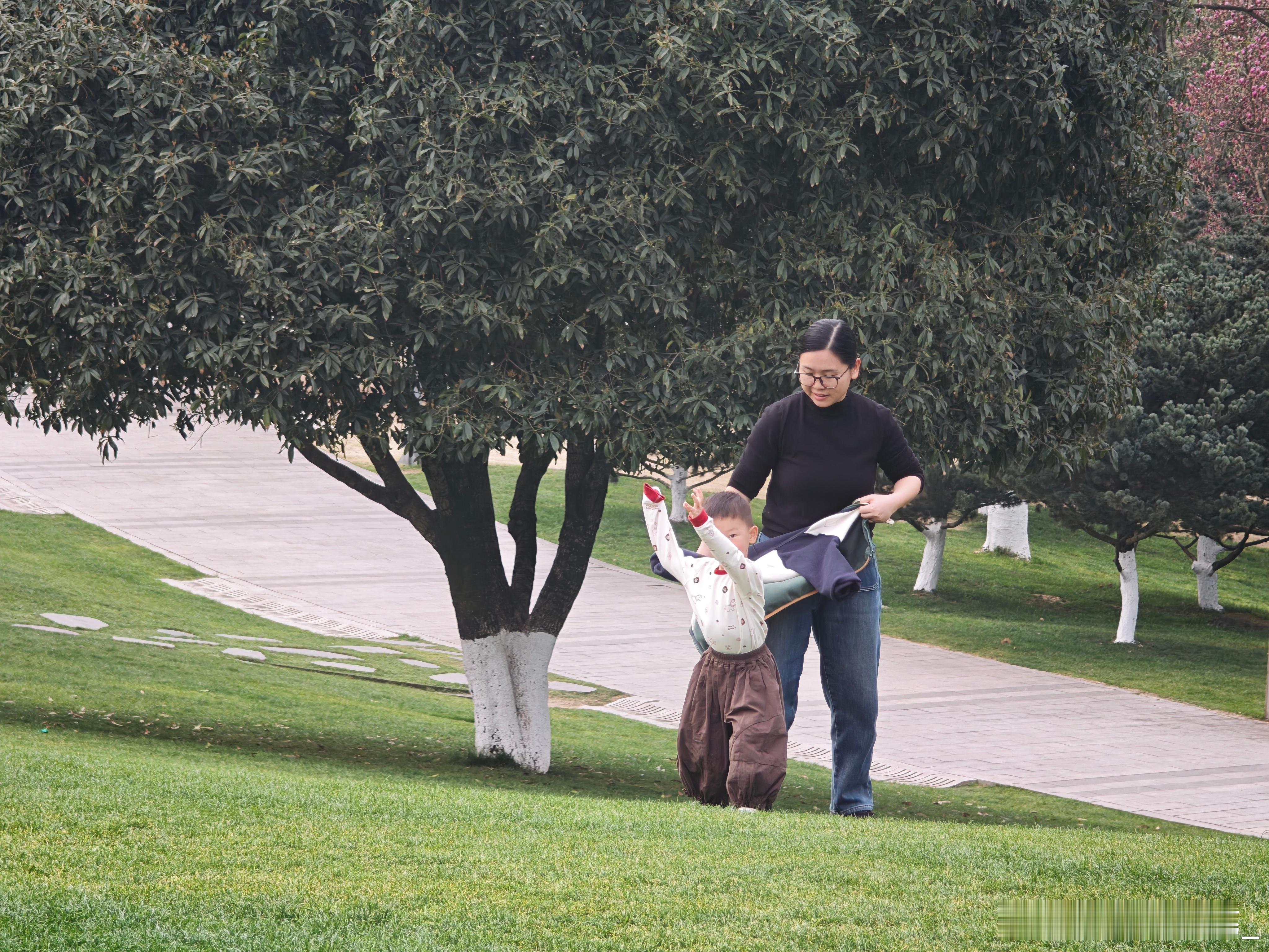 快来中央公园飞小娃儿的飞盘 重庆·重庆中央公园