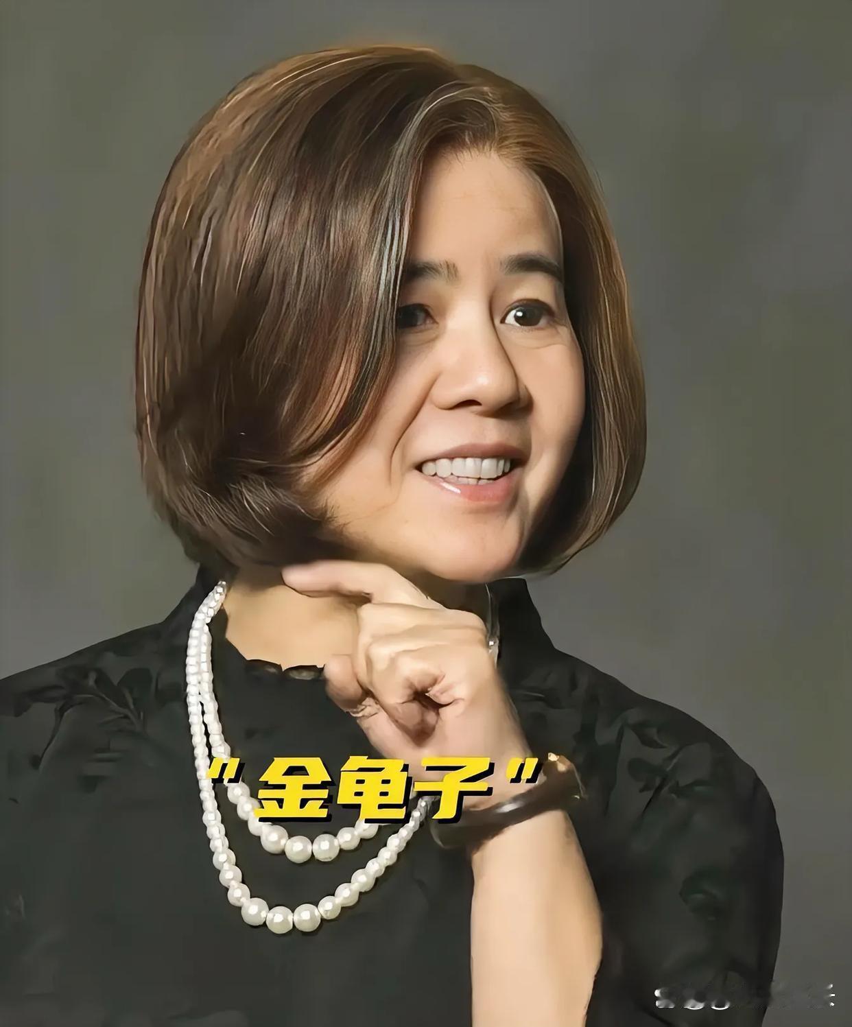 金龟子（刘纯燕）的家庭关系如下：

一、丈夫

王宁，是央视著名主持人，两人在大