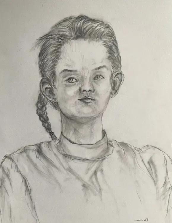 闲来无事给老婆画了幅素描像，儿子笑到满地打滚！我这画技离大师还差多远？[笑哭]