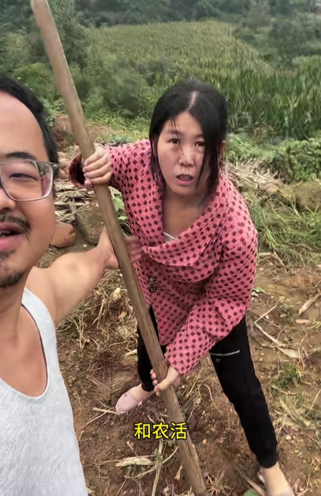 刚刚看了一个博主的段子，拉着干活的老婆去逛街，去买衣服，去做美甲，去做头发…
