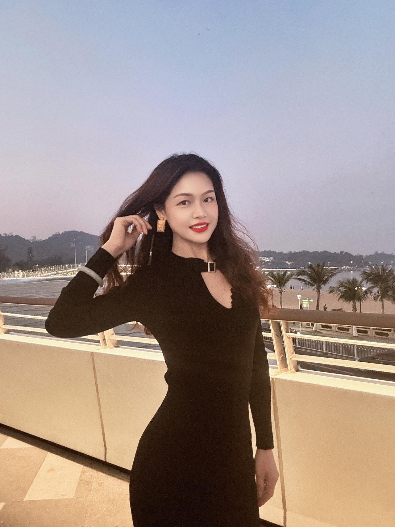 笑在日常烟火里，美在心底善良中，乐在知足常乐间，福在平安健康里。明天会更好穿搭