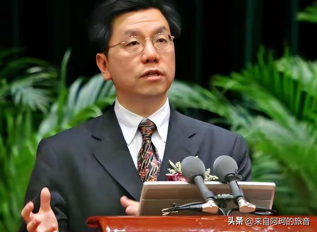 FBI砸开王晓峰家门的时候，印第安纳大学的解聘邮件已经躺在系统里了。这位IEEE