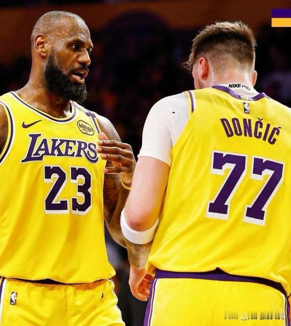 Nba季后赛正在进行的如火如荼。
湖人队表现出强大的竞争力。
现在大比分2:0领