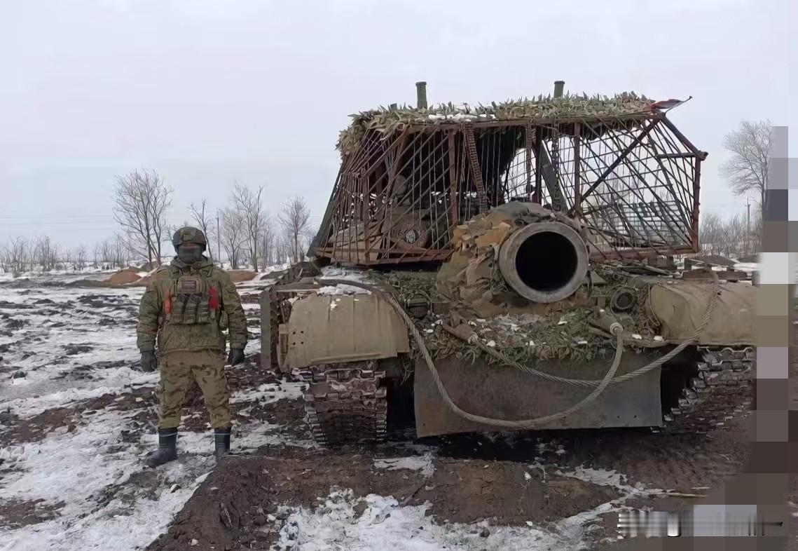 基辅前线发明的用于对付无人机的烧烤架和遮阳网虽然丑陋，且不是每次均有效。

但如