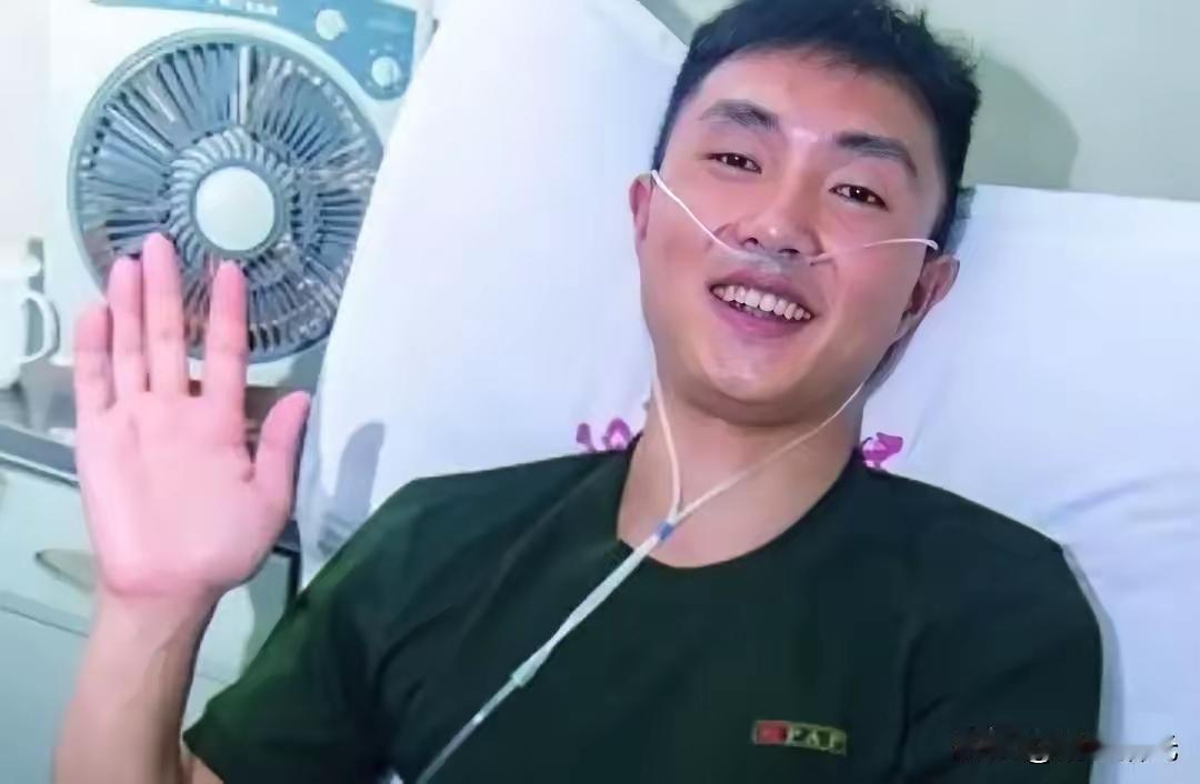 2019年，退伍军人尹文杰在抓小偷时，突然看到了小偷长相，他吃了一惊，赶紧松手，