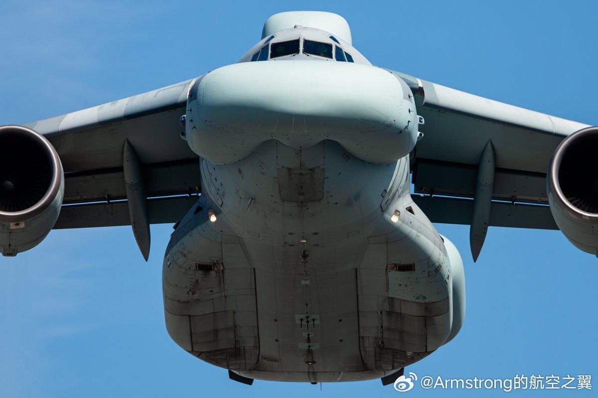 降落中的日本鼓包怪 