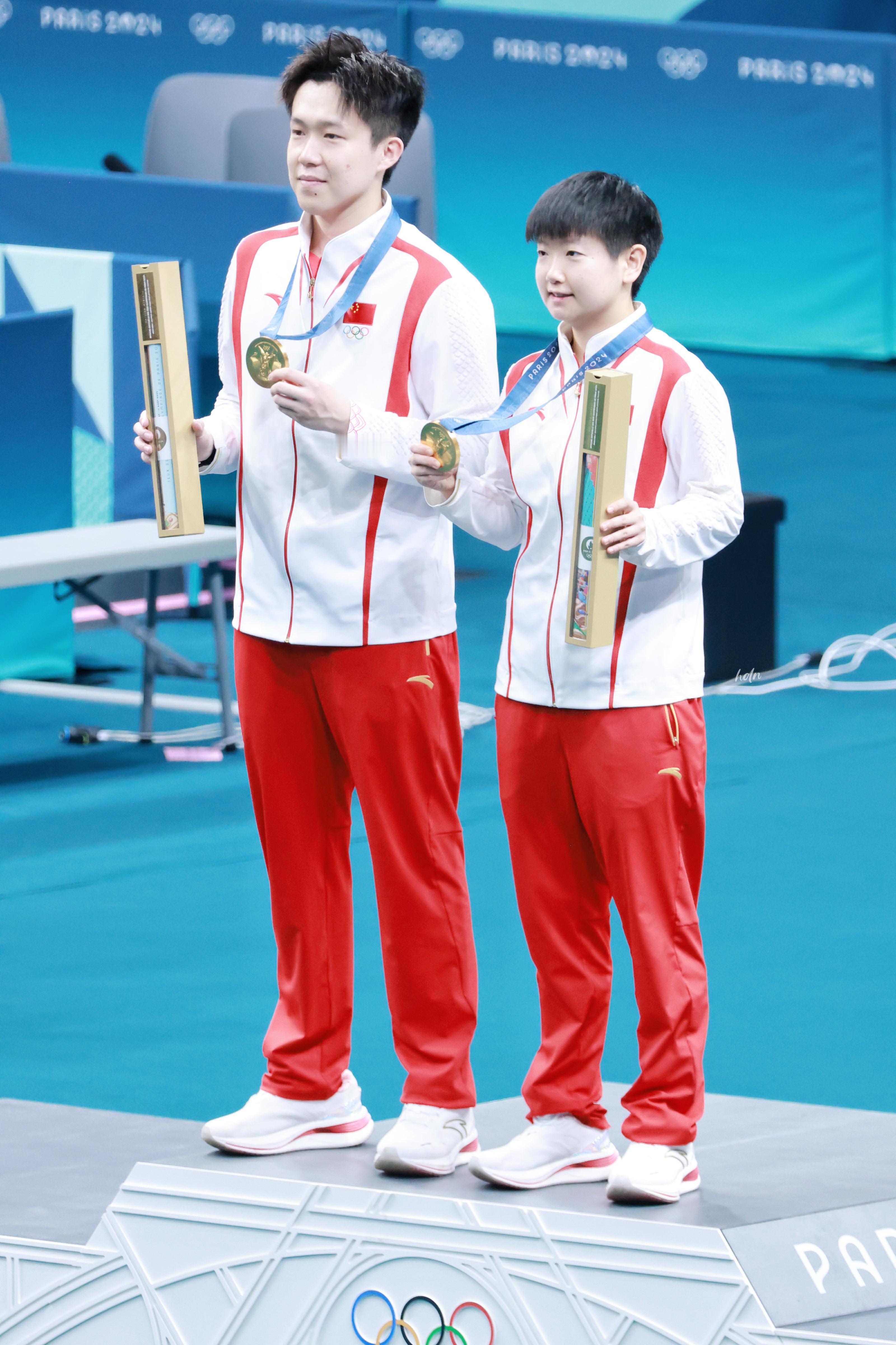 金牌加冕🥇，愿未来每一步，如今日般闪耀，坚定，我们继续并肩前行🏓🏓 