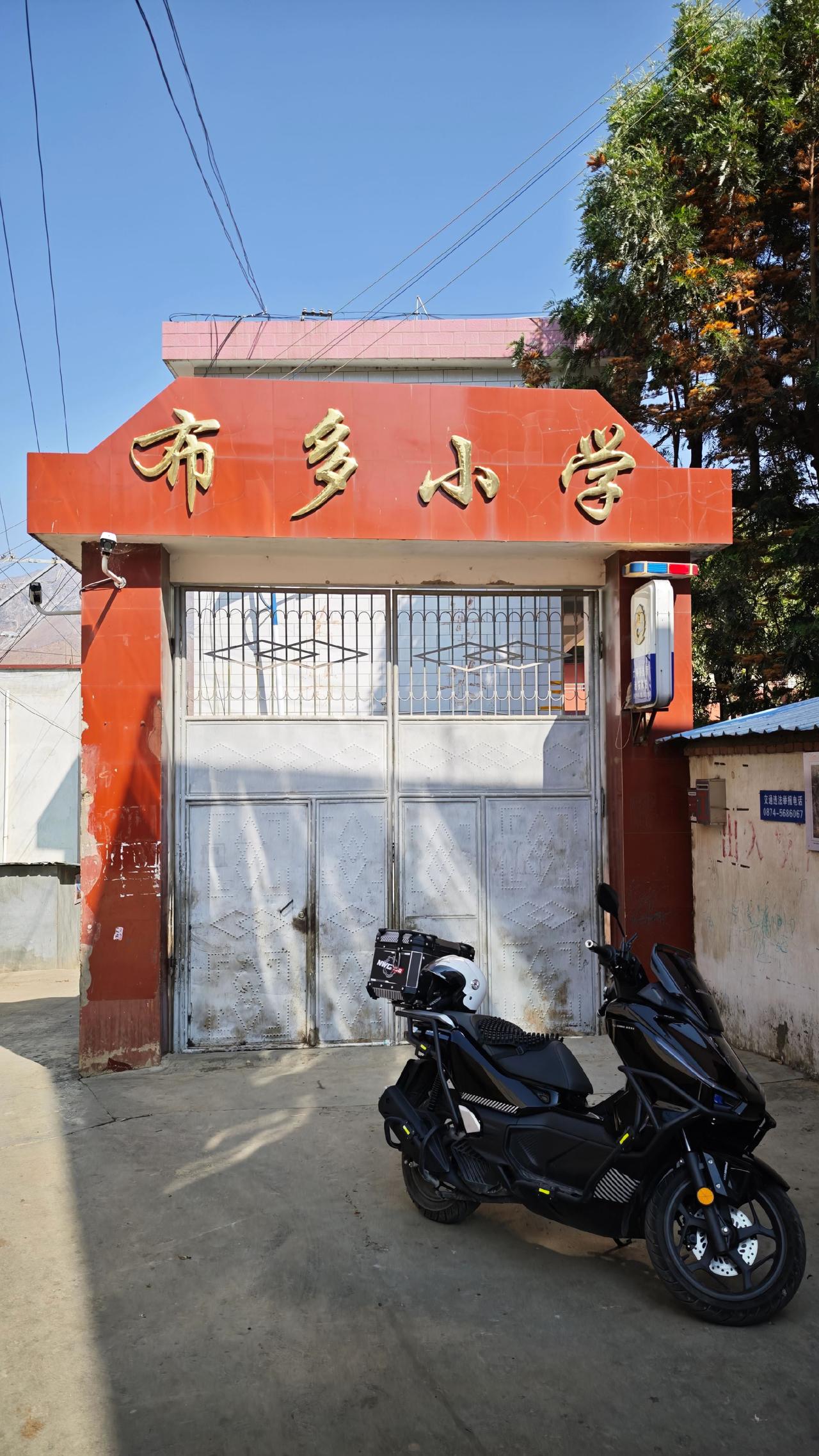 秘境布多金布多乡村小学摩旅骑行