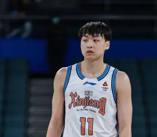 齐麟投篮9中3、罚球12中9得到17分1篮板1助攻1抢断