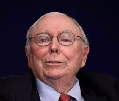 美国彻底慌了？世界亿万富豪查理·芒格：“美国过去的成功，很大程度上有中国人的贡献