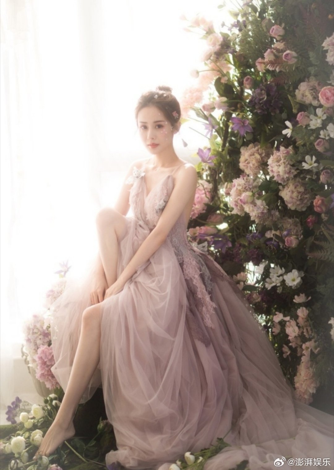 韦雪承认新恋情从姐弟恋专业户到偏爱成熟型！韦雪新恋情实锤，男友低调护行超默契，直