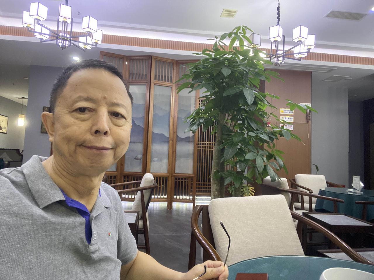 俄高层梅德维杰夫是怎么啦！
各位网友晚上好，让我们来继续关注俄乌之战。今天我们已
