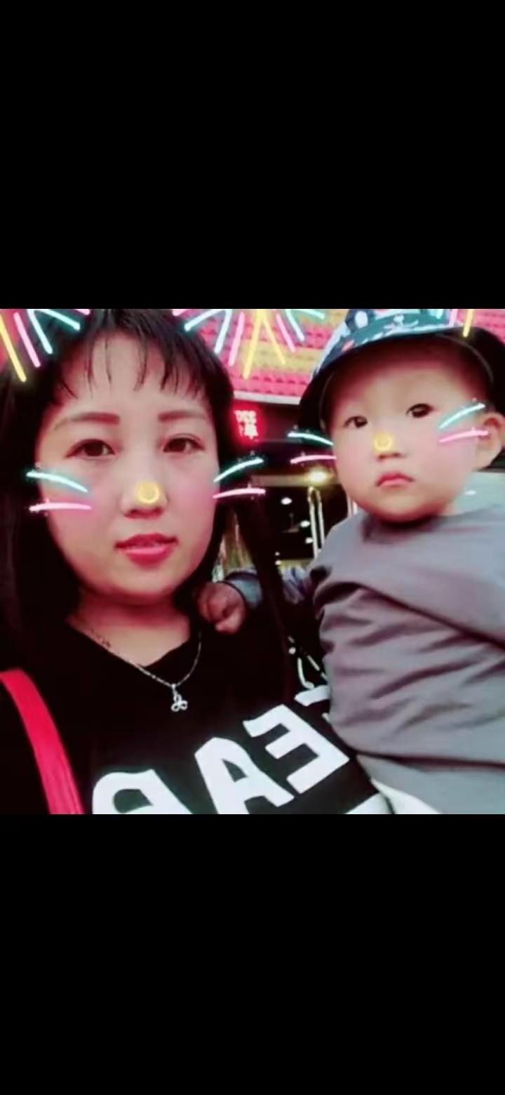 每当减肥坚持不下去的时候就看看以前…………真的那段时间我有多自卑…………怀孕简直