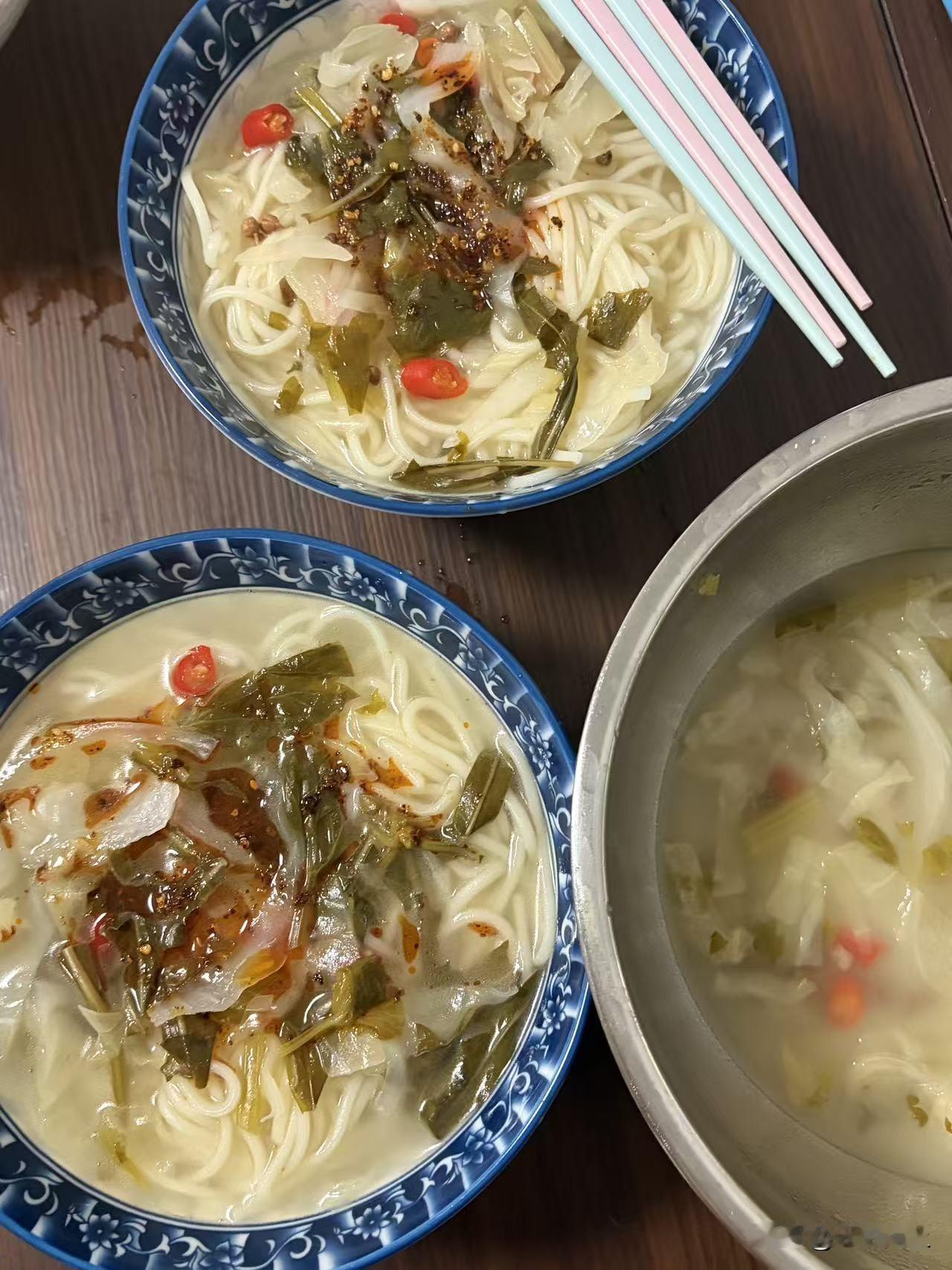 原创诗歌·怀念浆水面

时值盛夏三伏
要说什么最解暑
当数这碗“神汤”了
它就是
