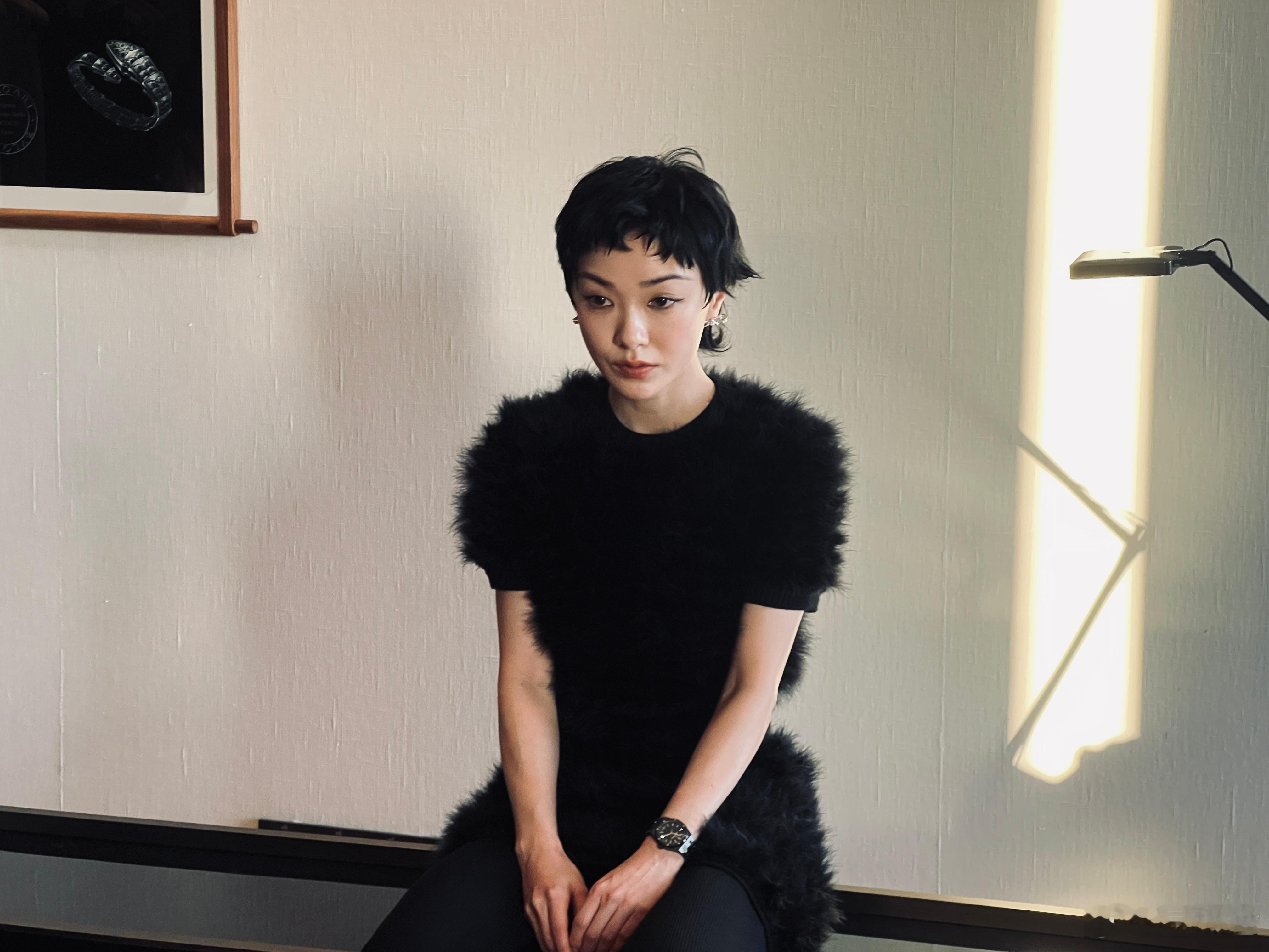 38岁的郭采洁状态  看 38 岁的郭采洁在搜狐时尚盛典的亮相，她似逆时生长的仙