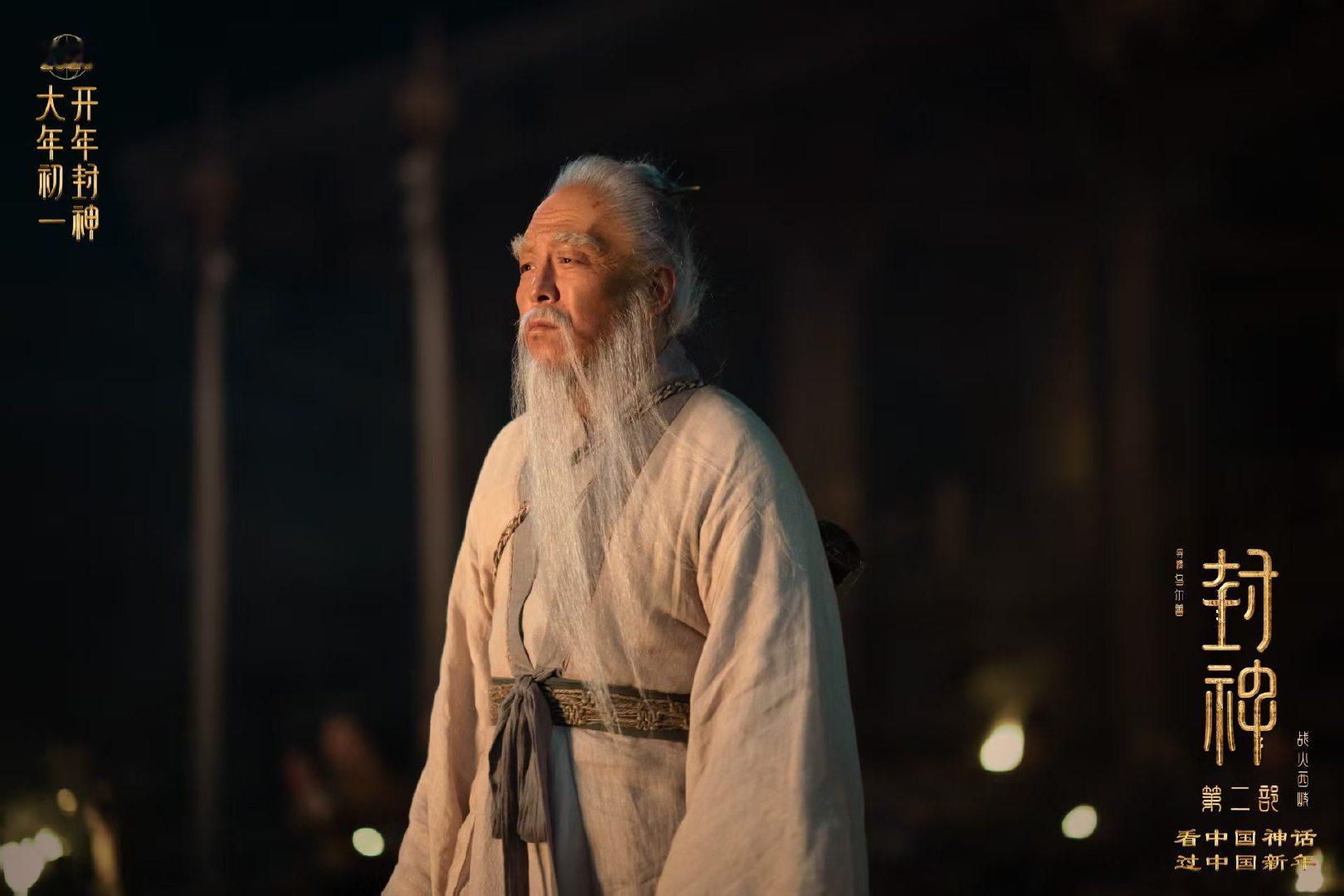 回家之前是根草回家之后是个宝  在外漂泊，我是风雨中的一株草；回家瞬间，变作父母