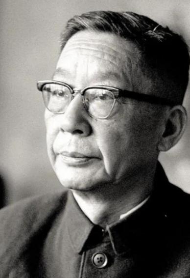 1966年，老舍投湖自尽于北京西城太平湖，在投湖自尽前，在出大门前，他走到院子中
