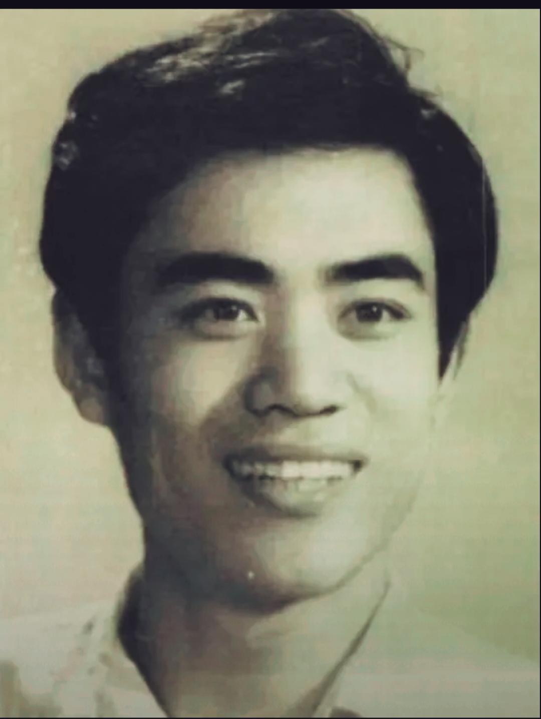 这个浓眉大眼的小伙子谁认识？