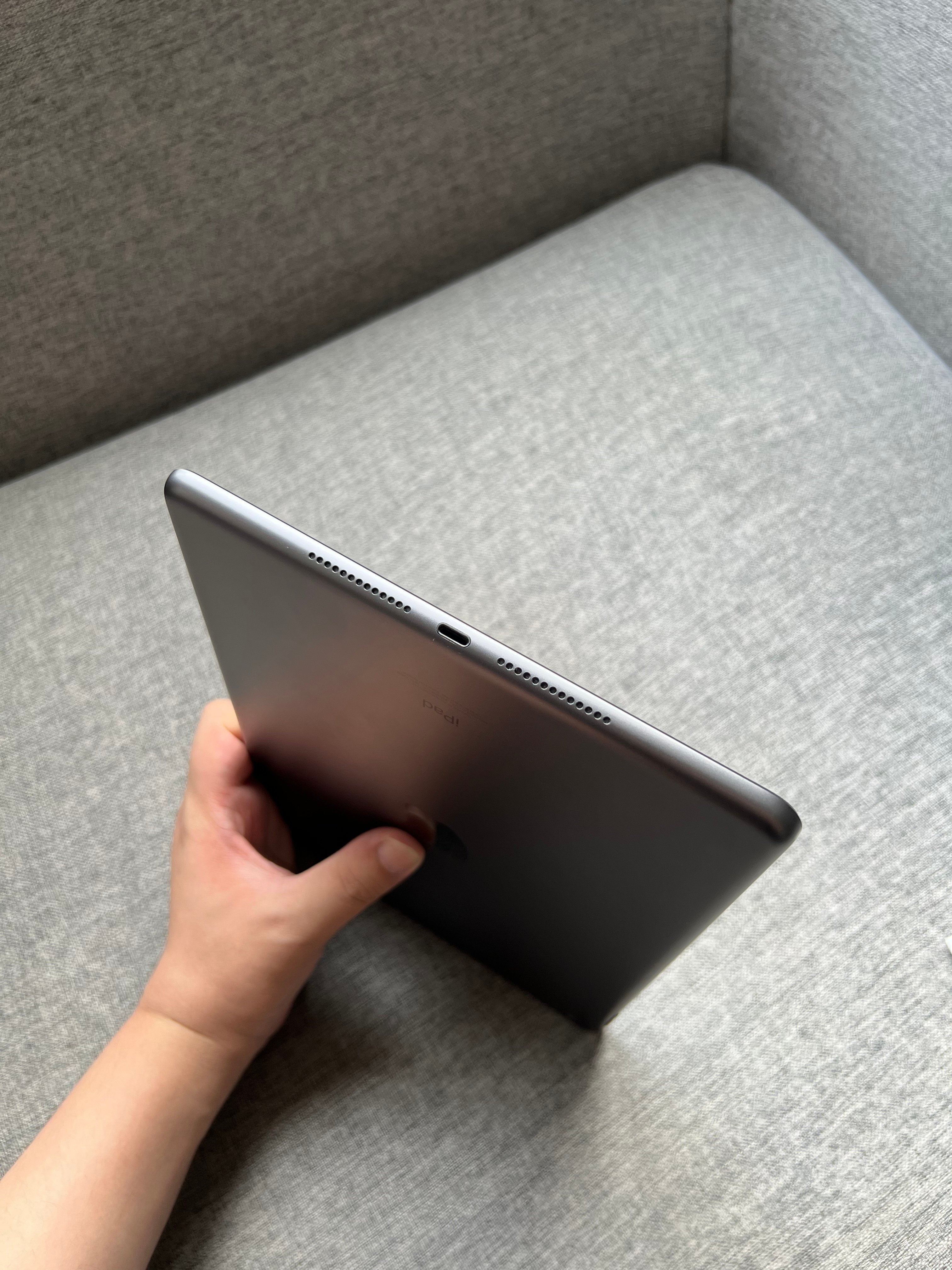 iPad9 64G 黑色，屏幕完美，中框小划痕，🔋效率88，单机，店保三个月非